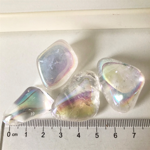Aura Opal Rainbow - Englesten - Kløfter og ujævnheder forekommer.
